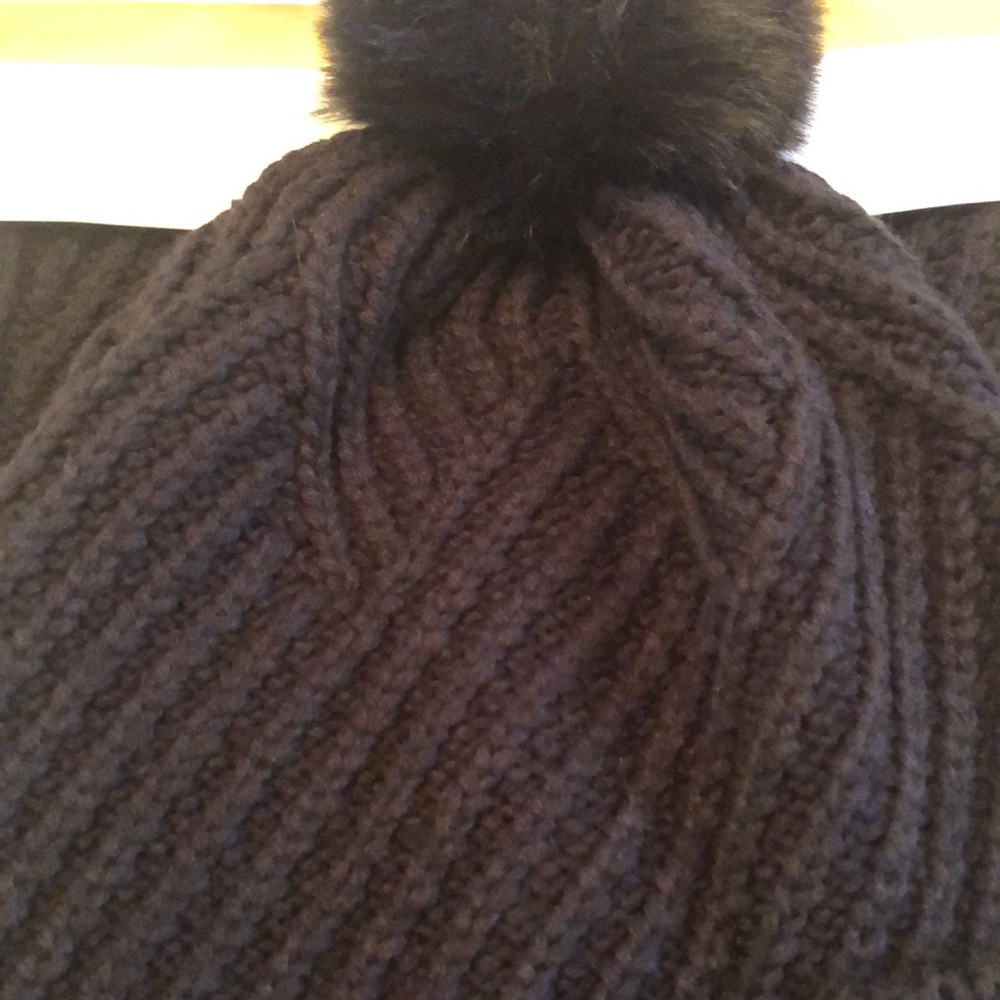 CALVIN KLEIN 2 Pc Hat & Scarf Set - Picture 4 of 13